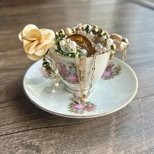 The Tiny Teacup Collection: A Mystery Jewelry Cup: Glamour On The Dance Floor